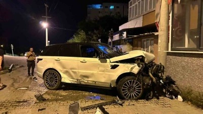 Osmaniye’de lüks ciple kamyonetin karıştığı kazada 4 kişi yaralandı