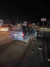 Otob&uuml;sle otomobil &ccedil;arpıştı: 1 &ouml;l&uuml;, 3 yaralı