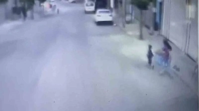 Koşarak yolun karşısına geçti otobüsün altında kaldı