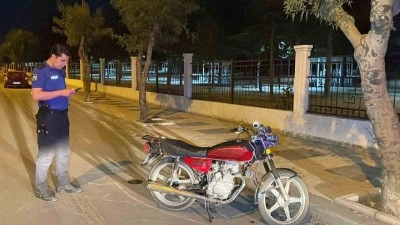 Otomobil, çarptığı motosikleti 70 metre sürükledi: 1 yaralı