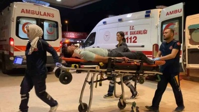 İnegöl'de Motosiklet ve Otomobil Çarpışması: 1 Ağır Yaralı