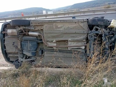 Otomobil yoldan &ccedil;ıktı, 1 yaralı