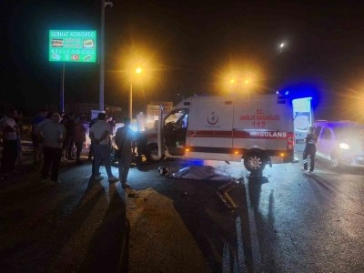 Otomobille çarpışan motosikletin genç sürücüsü hayatını kaybetti