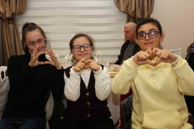 Özel bireyler müzik dolu gecede doyasıya eğlendi