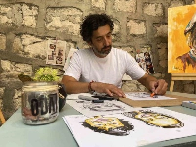 İşitme engelli sanatçı duygularını resmetti