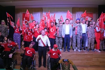Özel Öğrencilerden Anlamlı Zafer Gösterisi