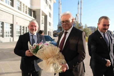 Pakistan B&uuml;y&uuml;kel&ccedil;isi Junaid: "Ger&ccedil;ek dost zor zamanda da iyi zamanda da belli oluyor"