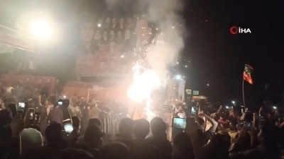 Pakistan’da ateşkes havai fişeklerle kutlandı