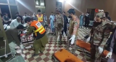 Pakistan’da silahlı saldırı: 8 ölü