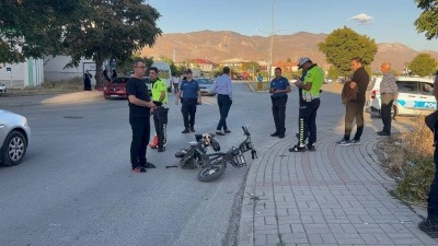 Panelvanın çarptığı elektrikli bisikletteki çocuk yaralandı