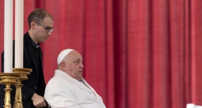 Papa Francis’in her iki akciğerinde de zatürre başlangıcı olduğu tespit edildi