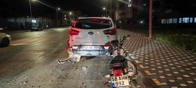 Park halindeki cipe &ccedil;arpan motosiklet s&uuml;r&uuml;c&uuml;s&uuml; hayatını kaybetti

