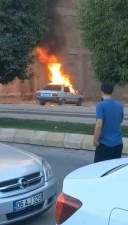 Park halindeki otomobil alev topuna d&ouml;nd&uuml;