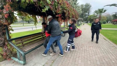 Parkta alkol alıp sızan şahıs hastanelik oldu