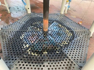 Parkta oynayan &ccedil;ocuklar oyuncağı ateşe verdi