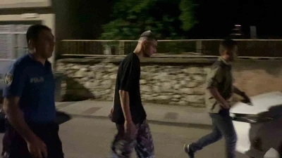 Parktaki gen&ccedil;lere pompalı t&uuml;fekle dehşet sa&ccedil;tılar