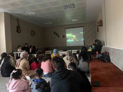 Patnos gen&ccedil;lik merkezinde sinema etkinliği ilgi g&ouml;rd&uuml;