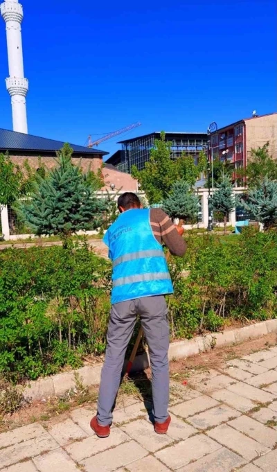 Patnos&rsquo;ta denetimli serbestlik y&uuml;k&uuml;ml&uuml;lerinden camilerde temizlik &ccedil;alışması