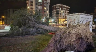 Pazar g&uuml;n&uuml; fırtına alarmı! Meteoroloji saat verdi