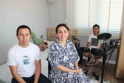 Pazardaki oyuncak davulla başladı