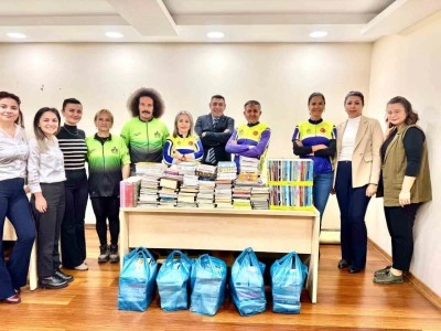 "Pedalla Kitap G&ouml;t&uuml;r&uuml;yoruz" kampanyasına destek