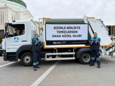 Pendik&rsquo;te &ccedil;&ouml;p kamyonlarını g&ouml;ren vatandaşlar g&ouml;zlerine inanamadı