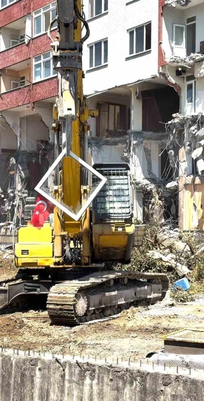 Yıkım sırasında dikkat &ccedil;eken hassasiyet