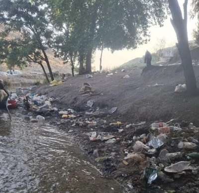 Piknik alanını çöplüğe çevirdiler