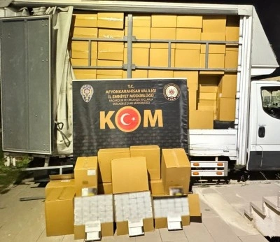 Polis 3 milyon 350 bin adet sahte bandrollü makaron yakaladı