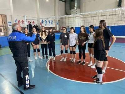 Polis ekiplerinin gerçekleştirdiği kurslara 182 öğrenci katılım sağladı