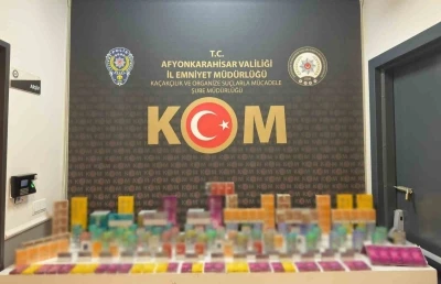 Polis g&uuml;mr&uuml;k ka&ccedil;ağı sigara ele ge&ccedil;irdi