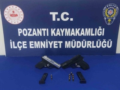 Polisin uygulamasında 2 tabanca ele ge&ccedil;irildi