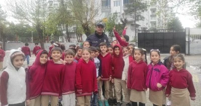 Polisle Objektife Yansıyan Samimi Anlar G&uuml;l&uuml;msetti