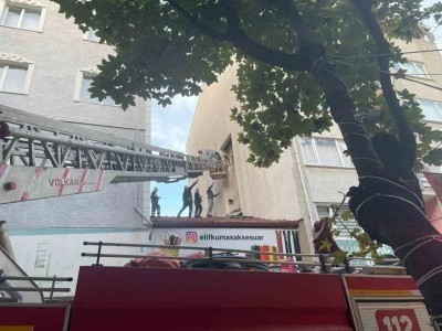 Polisten ka&ccedil;maya &ccedil;alışırken baca boşluğuna sıkıştı