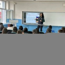 Polisten lise &ouml;ğrencilerine y&ouml;nelik eğitim