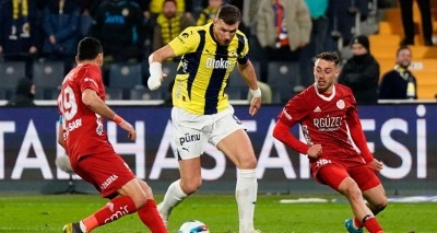 Puan farkı 4'e indi! Fenerbahçe, Antalyaspor'u rahat geçti