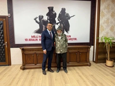 "Elmacı Dede, Mehmet&ccedil;ik&rsquo;e Mandalina G&ouml;nderdi: D&ouml;rtyol&rsquo;dan Hakkari&rsquo;ye Uzanan Yardım Eli"