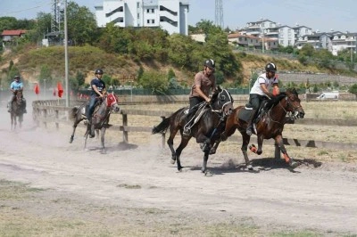 Rahvan atları Gölcük’te birincilik için koştu