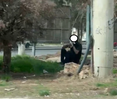 Reklam Panosunun Arkasında Uçucu Madde Kullandı