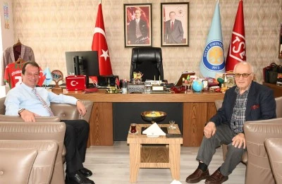 Rekt&ouml;r Eronat, yıllar sonra &ouml;ğretmeniyle buluştu