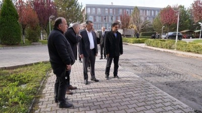 Rekt&ouml;r Kırışık, kamp&uuml;s ve &ouml;ğrenci ihtiya&ccedil;larını yerinde g&ouml;zlemledi