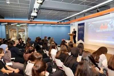 Rekt&ouml;r Prof. Dr. Altun, &ouml;ğrenciler ile bir araya geldi