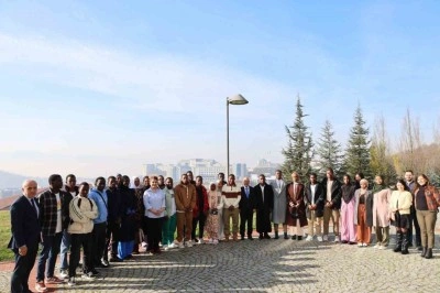 Rektör Sözbir Ruandalı öğrencilerle buluştu
