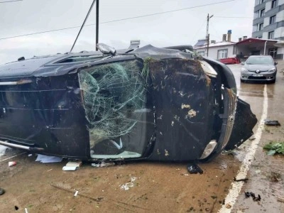 Rize’de takla atan otomobilin sürücüsü yaralandı