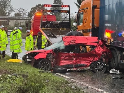 Rize'de tır ile otomobil çarpıştı! 3 kişi hayatını kaybetti