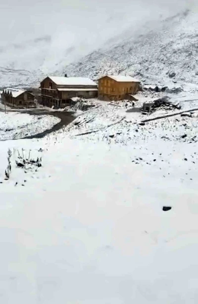 Rize&rsquo;nin yaylalarına Eyl&uuml;l&rsquo;de kış geldi