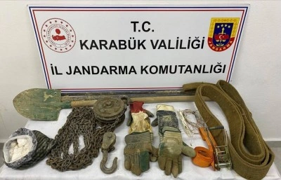 Safranbolu’da kaçak kazı yapan 3 kişi suçüstü yakalandı