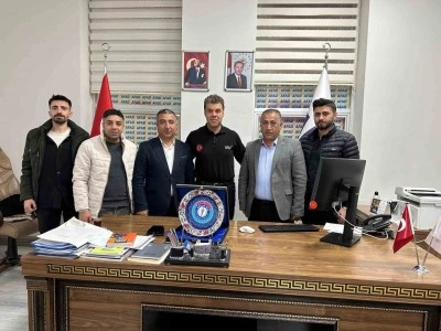 Sağlık-Sen Şırnak Şubesinden İşlek’e plaket