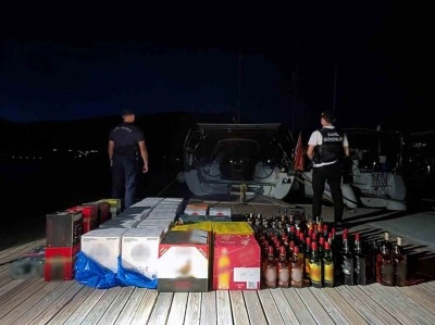 Sahil G&uuml;venlikten l&uuml;ks teknelere uyuşturucu operasyonu