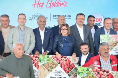 Şahin Nizipli &ccedil;ift&ccedil;ilerle mazot desteği i&ccedil;in bir araya geldi